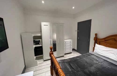 Broad Green Casa | UrbanNess Stays - Rooms with Stylish Comfort in the Heart of Croydon