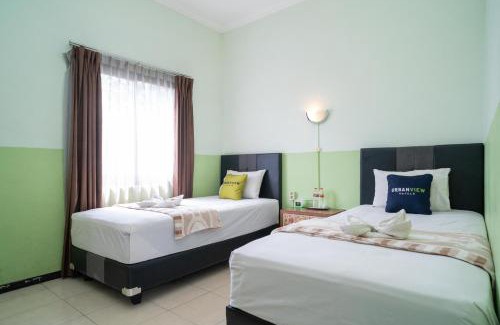 Malang Casa | Urbanview Hotel de Kopen Malang by RedDoorz