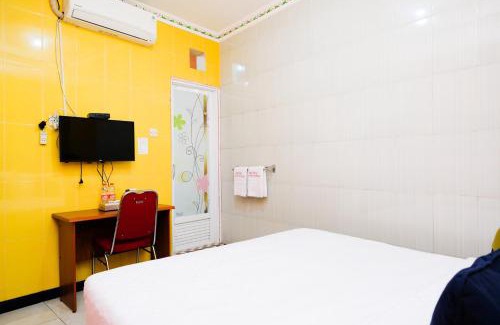 Sidomulyo Hotel | Urbanview Hotel Mawar Sharon near Alun Alun Batu