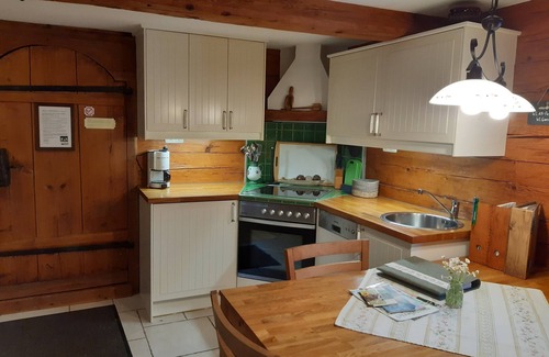 Sankt Peter in der Au Apartamento | Uriges Holzhaus mit Kaminofen und Überdachtem Balkon im OG