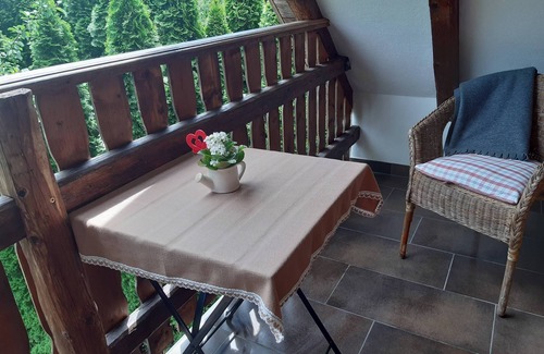 Sankt Peter in der Au Apartamento | Uriges Holzhaus mit Kaminofen und Überdachtem Balkon im OG