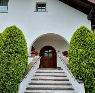 Caldaro Sulla Strada del Vino Apartamento | Urlaub auf dem Bauernhof Schmidhof - große Terrasse, Pool und beste Lage