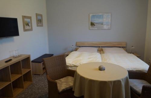 Gingst Casa | Urlaub unterm Rohrdach Privatzimmer