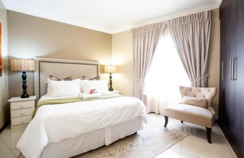 Kempton Park Casa | URlyfstyle 5 bedrooms 10km from OR Tambo Int Airport