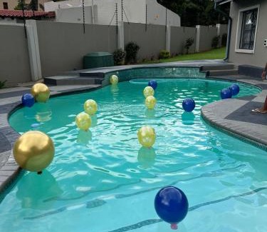 Kempton Park Casa | URlyfstyle 5 bedrooms 10km from OR Tambo Int Airport