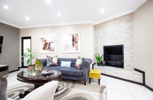 Kempton Park Casa | URlyfstyle 5 bedrooms 10km from OR Tambo Int Airport