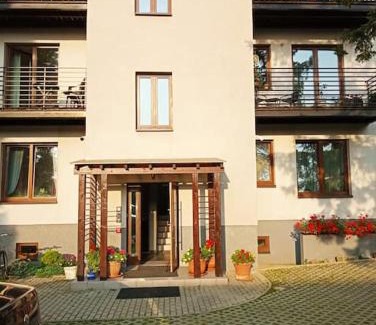 Brynow Apartamento | Urocze Mieszkanie 1 z parkingiem