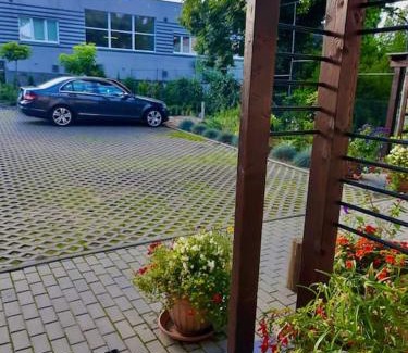 Brynow Apartamento | Urocze Mieszkanie 1 z parkingiem