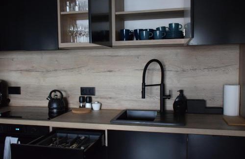 Stare Miasto District Apartamento | Uroczy apartament z widokiem i darmowym parkingiem