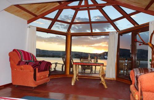 Puno Hotel | Uros House Lodge Perú