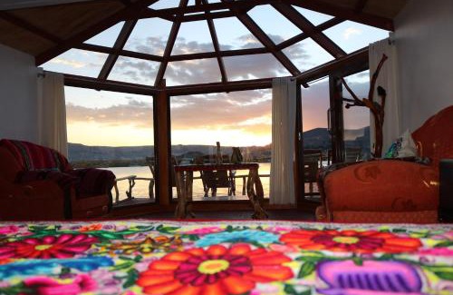 Puno Hotel | Uros House Lodge Perú