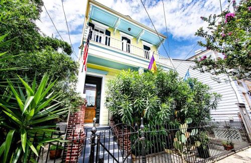 Treme Casa | Ursulines Historic Creole Mansion Steps to QTR Historic Getaways W Pool