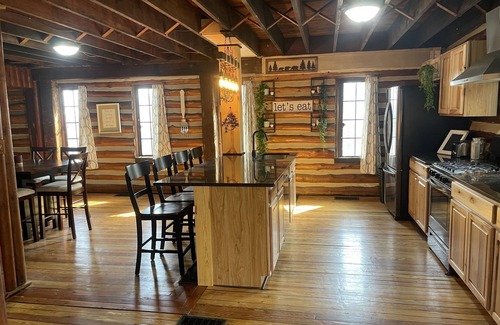 Drayton Plains Casa | The little Log Lodge