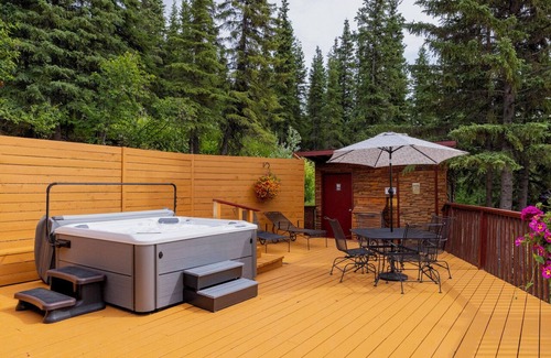 Denali Cabina | Deluxe King w/Sleeper Sofa Dall Suite