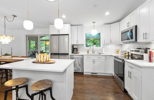 Sawyer Casa | Evergreen Bungalow – Modern Retreat w/Hot Tub, Fire Pit, EV Charger