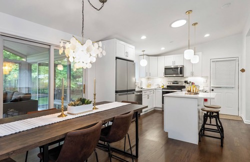 Sawyer Casa | Evergreen Bungalow – Modern Retreat w/Hot Tub, Fire Pit, EV Charger