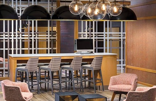 Southwest Colorado Springs Hotel | Hotel de 3 estrellas ∙ DoubleTree by Hilton Colorado Springs