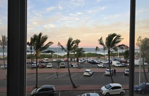 Durban Apartamento | uShaka Marine Shores - Beachfront Stay with Sea Views