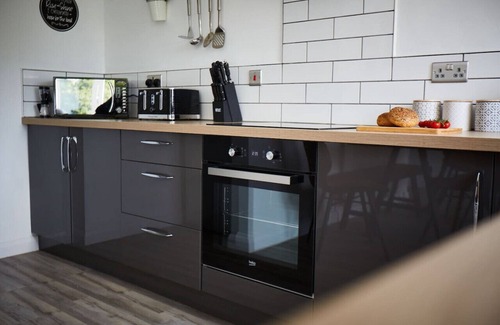 Ainley Top Casa | uSnooz | Spacious Huddersfield Home close to M62