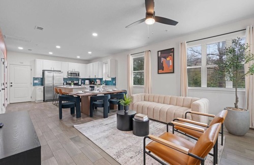 North University Casa | UT Home w/ Game Room | Great for F1, ACL, Game Day