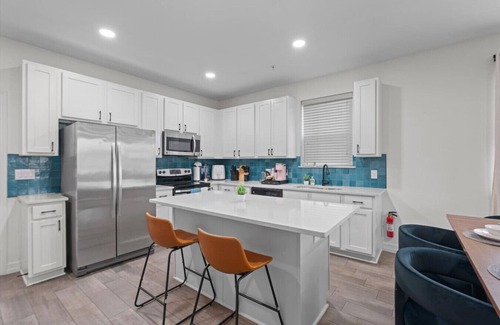 North University Casa | UT Home w/ Game Room | Great for F1, ACL, Game Day