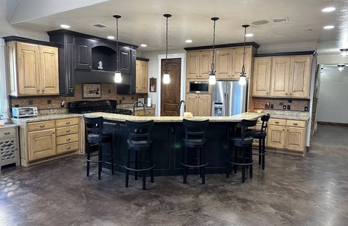 Payson Casa | Utah Wedding, Reunion, Large Family, Pool/Hot Tub, Skiing, BYU/UVU, Sports Lodge