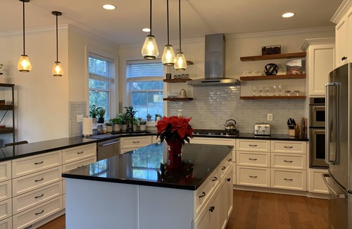 Jefferson Park Avenue Casa | UVA Home WALKABLE to Scott Stadium, UVA Grounds, the Corner, & Wineries