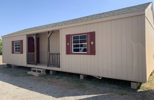 Dimmit County Cabina | Uvalde cabin. Comfortable quiet cabin 8 miles outside Carrizo Springs