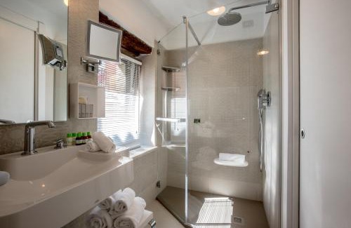 La Morra Cama Y Desayuno | Uve Rooms & Wine Bar