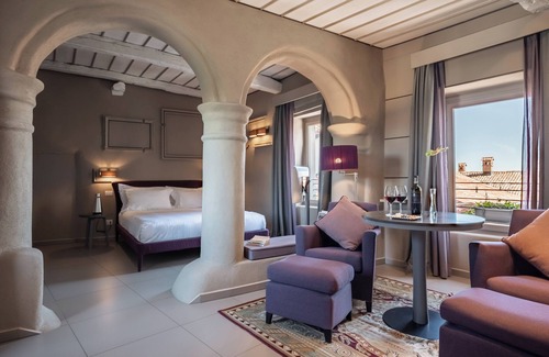 La Morra Casa | Uve Rooms & Wine Bar