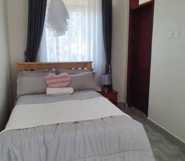 Fort Portal Cama Y Desayuno | UZIMA HOMEs