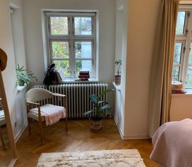 Odense Casa | Værelse udlejes i herskabslejlighed midt i Odense by