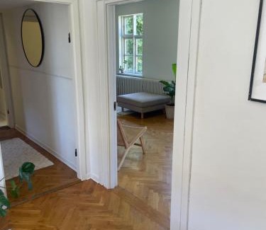 Odense Casa | Værelse udlejes i herskabslejlighed midt i Odense by