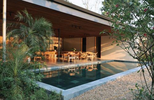 Huong Thuy Casa | Vả Riverside Retreat