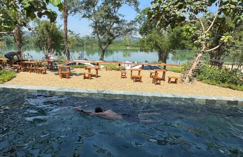 Huong Thuy Casa | Vả Riverside Retreat