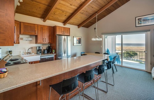Gearhart Condominio | V486 is a 2 bedroom fully equipped condo on the 3rd floor of Pacific View.