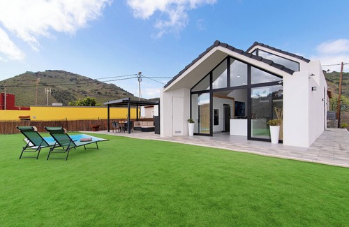 La Solana Villa | Casa de vacaciones "Enora" con vistas a la montaña, piscina privada y Wi-Fi