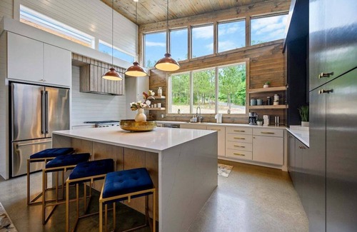 Broken Bow Cabina | Vacana Hive, Relax & Celebrate, Hot Tub, Pool, Fire Pit