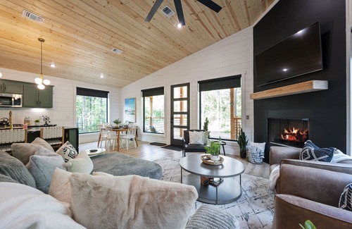 Broken Bow Cabina | Vacana SIO, Swing Set, Games, Hot Tub, Fire Pit