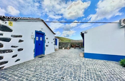 Ribeira Grande Casa | Vacas Felizes Villas