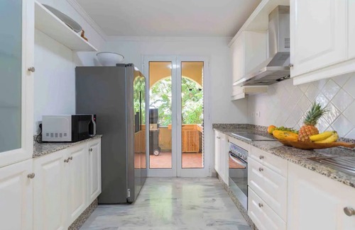 Monte Leon Casa | Casa de vacaciones 'Villa Linda' con vistas a la montaña, piscina privada y Wi-Fi