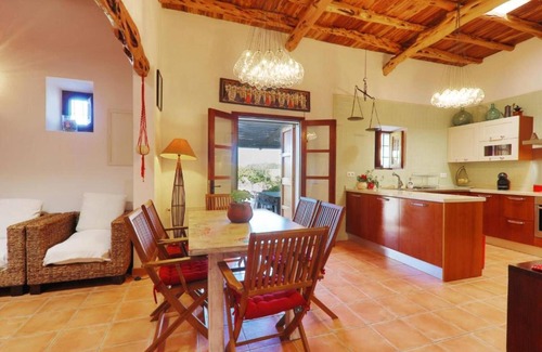 Sant Agusti des Vedra Casa | Casa de vacaciones "Casa Ibicenca Can Chinchó" con vistas a la montaña, piscina privada y Wi-Fi