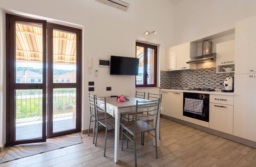 Campofelice di Roccella Casa | Casa de vacaciones "Oceanía" con vistas al mar, 2 balcones y piscina compartida