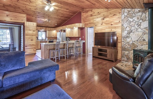 Marble Cabina | Vacation along the Valley River