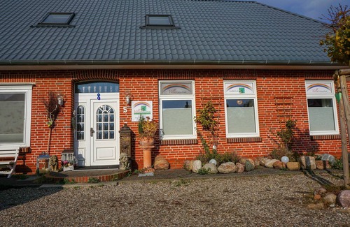 Vitzdorf Apartamento | Vacation apartment Villa FarbenFroh with terrace on Fehmarn