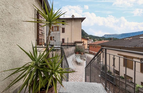 Vesio Apartamento | Vacation Apartment Casa Holidays Moreli with Wi-Fi, Garden & Terrace