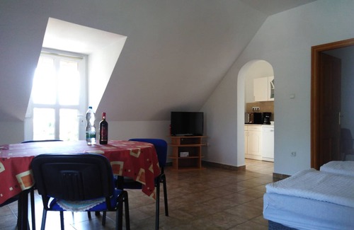 Balatonmariafurdo Apartamento | Apartamento con piscina para max. 5 personas directamente en el lago / BMO 8625