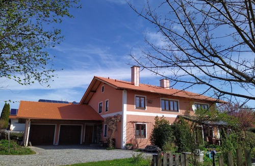 Saaldorf-Surheim Apartamento | Apartamento de 120 m² con 2 sep. dormitorio