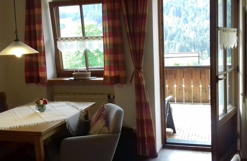 Vorderhindelang Apartamento | Vacation apartment Alpenrose with south-facing balcony - Ferienwohnungen Haas
