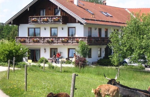 Seeon-Seebruck Apartamento | Vacation apartment 45 sqm with balcony and mountain view